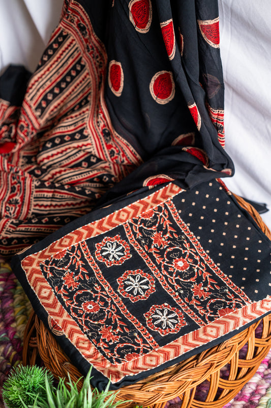 Black Muslin Thread Work Suit Set